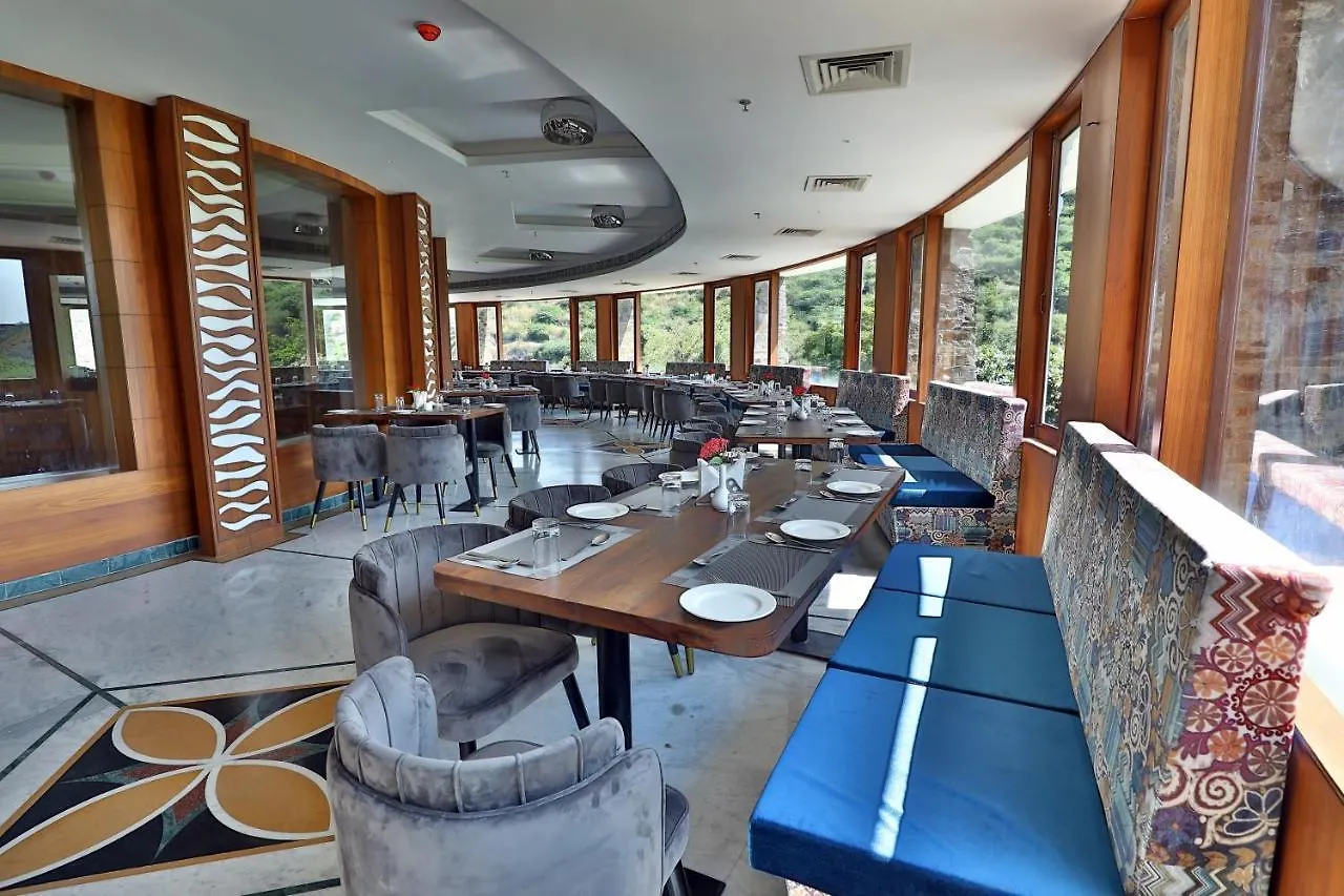 Seasons Park Resort Udaipur Otel